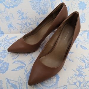 Brand new 14th & Union classic pointed toe pumps